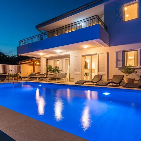 Lovely Home In Martinscica 펜션 *